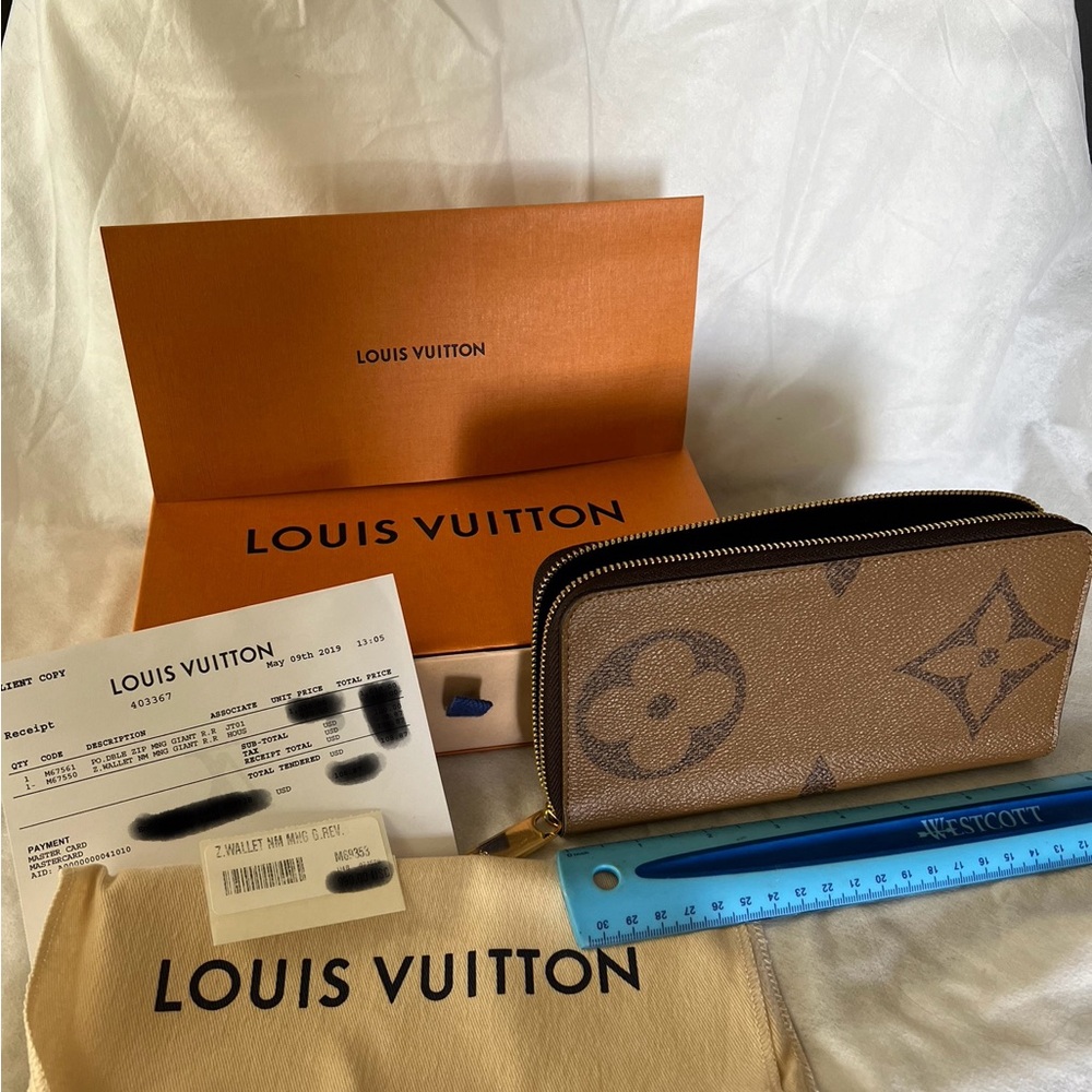 Authentic Louis Vuitton NWT Giant Monogram Wallet